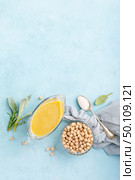 Chickpea sauce, hummus, top view. Стоковое фото, агентство Ingram Publishing / Фотобанк Лори