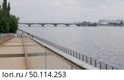 Voronezh, Russia, June 17, 2025: Chernavsky Bridge in summer in the city of Voronezh, people walking along Petrovskaya Embankment. Редакционное видео, видеограф Катерина Белякина / Фотобанк Лори