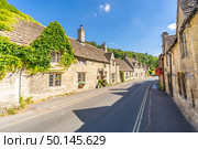 Castle Combe village in Cotswolds England UK. Стоковое фото, агентство Ingram Publishing / Фотобанк Лори