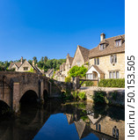 Castle Combe village in Cotswolds England UK. Стоковое фото, агентство Ingram Publishing / Фотобанк Лори