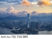 Sunrise over Victoria Harbor as viewed atop Victoria Peak, Hong Kong. Стоковое фото, агентство Ingram Publishing / Фотобанк Лори