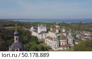 Горицкий Успенский монастырь - отлет камеры от Собора Успения Пресвятой Богородицы - Переславль-Залесский, движение камеры от храма (2020 год). Стоковое видео, видеограф Александр Заречнев / Фотобанк Лори