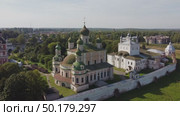 Подлет камеры к монастырю - Горицкий Успенский монастырь - подлет со стороны стены к Собору Успения Пресвятой Богородицы - Переславль-Залесский (2020 год). Стоковое видео, видеограф Александр Заречнев / Фотобанк Лори
