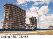 Крым, Евпатория, курорт, строительство жилых домов, башенные краны, работа, стройка, архитектура. Редакционное фото, фотограф Андрей Макаренко / Фотобанк Лори