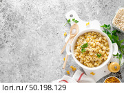 Makaroni po-flotski. Boiled pasta in navy-style with ground chicken meat and fried onions. Стоковое фото, агентство Ingram Publishing / Фотобанк Лори