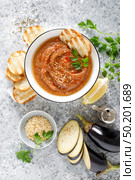 Eggplant hummus with ingredients for cooking. Traditional vegan arabic aubergine appetizer. Baba Ghanoush. Стоковое фото, агентство Ingram Publishing / Фотобанк Лори