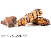 Cereal bars with peanuts and chocolate isolated on white background. Стоковое фото, агентство Ingram Publishing / Фотобанк Лори