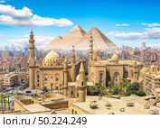 View of the Mosque Sultan Hassan in Cairo and pyramids. Стоковое фото, агентство Ingram Publishing / Фотобанк Лори