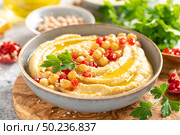 Chickpea hummus with tahini in a bowl. Healthy vegetarian appetizer. Middle Eastern cuisine. Стоковое фото, агентство Ingram Publishing / Фотобанк Лори