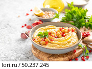 Chickpea hummus with tahini in a bowl. Healthy vegetarian appetizer. Middle Eastern cuisine. Стоковое фото, агентство Ingram Publishing / Фотобанк Лори
