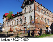 "Снимается кино". Дом Аверкия Перминова. Город Киров, улица Спасская, 10а. Редакционное фото, фотограф Алексей Иванов / Фотобанк Лори