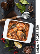 Hake fish, cooked in tomato sauce with vegetables and spices. Стоковое фото, агентство Ingram Publishing / Фотобанк Лори
