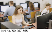Portrait of young female student studying in university computer class. Стоковое видео, видеограф Яков Филимонов / Фотобанк Лори