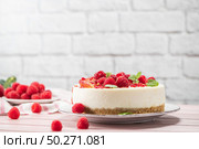 Cheesecake with fresh raspberries, plums and mint leaves. Стоковое фото, агентство Ingram Publishing / Фотобанк Лори