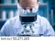 Scientists are inventing chemicals for medical use. Стоковое фото, агентство Ingram Publishing / Фотобанк Лори