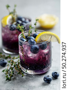 Refreshing Blueberry Lemonade Spritzers With Herbs on a Light Gray Background. Стоковое AI-изображение, AI-художник Юлия Гапеенко / Фотобанк Лори