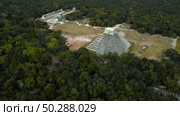Aerial View Chichen Itza Main Plaza And Tourists. Стоковое видео, видеограф Поскребышев Михаил / Фотобанк Лори