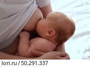 Mother breastfeeding baby at home. Mom nursing infant nurturing. Portrait of Child suckling milk from breast. Authentic shot of mother is breastfeeding her newborn baby. Close Up. Concept of maternity. Стоковое фото, фотограф Марина Демидюк / Фотобанк Лори