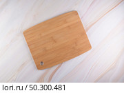 Top view of wooden cutting board on a gray marble background with space for text. Стоковое фото, агентство Ingram Publishing / Фотобанк Лори