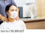 Quarantine asian woman do massage at home while city lockdown for social distance due to coronavirus pandemic. Massage and spa is one of service business that shutdown while city lockdown. Стоковое фото, агентство Ingram Publishing / Фотобанк Лори