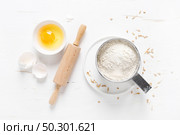 Flour and eggs on white kitchen worktop, baking culinary background, copy space, overhead view. Стоковое фото, агентство Ingram Publishing / Фотобанк Лори