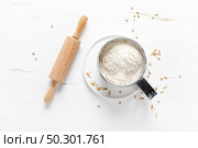 Flour on white kitchen worktop, baking culinary background, copy space, overhead view. Стоковое фото, агентство Ingram Publishing / Фотобанк Лори