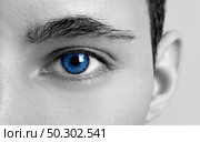 Close-up portrait of a young man with blue eyes - OBS: model use lens contact. Стоковое фото, агентство Ingram Publishing / Фотобанк Лори