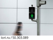 People crossing the road in motion efect with the green safe signal. . Стоковое фото, агентство Ingram Publishing / Фотобанк Лори