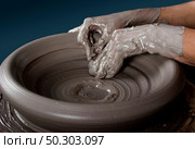 Close-up picture of a potter works a potter’s wheel. Стоковое фото, агентство Ingram Publishing / Фотобанк Лори