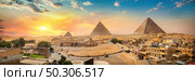 Sphinx and pyramids in the egyptian desert. Стоковое фото, агентство Ingram Publishing / Фотобанк Лори
