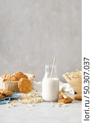 Oat milk. Delicious and healthy vegetarian alternative milk drink. Стоковое фото, агентство Ingram Publishing / Фотобанк Лори