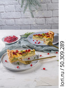 Homemade vegetable quiche with goat cheese, brussels sprouts and pomegranate seeds. Стоковое фото, агентство Ingram Publishing / Фотобанк Лори