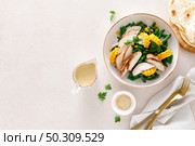 Chicken salad with corncobs and green beans. Стоковое фото, агентство Ingram Publishing / Фотобанк Лори
