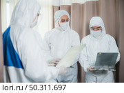 Medical professionals doctor wear surgical masks to prevent the spread of the virus and working in hospital, coronavirus COVID-19 flu protection concept. Стоковое фото, агентство Ingram Publishing / Фотобанк Лори