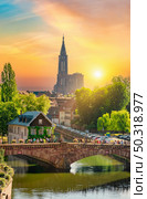 View of Covered Bridges in Strasbourg and cathedral. Стоковое фото, агентство Ingram Publishing / Фотобанк Лори