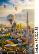 Mosque and air balloons in Goreme, Turkey. Стоковое фото, агентство Ingram Publishing / Фотобанк Лори
