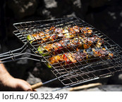 chef roasting vegetables grill. Стоковое фото, агентство Ingram Publishing / Фотобанк Лори