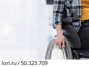 close up hand wheel. Стоковое фото, агентство Ingram Publishing / Фотобанк Лори