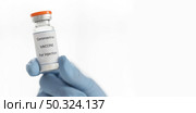 doctor holding coronavirus vaccine recipient with copy space. Стоковое фото, агентство Ingram Publishing / Фотобанк Лори