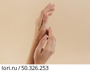 Healthy beautiful manicure woman hands Picture on pik. Resolution and high quality beautiful photo. Healthy beautiful manicure woman hands Picture on pik. High quality beautiful photo concept. Стоковое фото, агентство Ingram Publishing / Фотобанк Лори