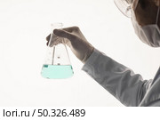 close up hand holding erlenmeyer flask 2. Resolution and high quality beautiful photo. close up hand holding erlenmeyer flask 2. High quality beautiful photo concept. Стоковое фото, агентство Ingram Publishing / Фотобанк Лори