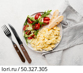 scrambled eggs plate. High resolution photo. scrambled eggs plate. High quality photo. Стоковое фото, агентство Ingram Publishing / Фотобанк Лори