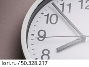 white clock ticking showing 8 oclock. High resolution photo. white clock ticking showing 8 oclock. Стоковое фото, агентство Ingram Publishing / Фотобанк Лори