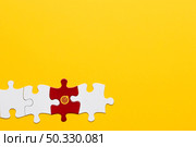 red jigsaw puzzle piece with dartboard symbol arranged with white piece yellow background. High resolution photo. red jigsaw puzzle piece with dartboard symbol arranged with white piece yellow background. High quality photo. Стоковое фото, агентство Ingram Publishing / Фотобанк Лори
