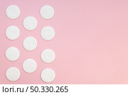 top view frame with cotton pads copy space. High resolution photo. top view frame with cotton pads copy space. High quality photo. Стоковое фото, агентство Ingram Publishing / Фотобанк Лори
