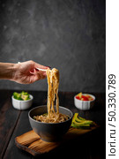noodles bowl with avocado copy space. High resolution photo. noodles bowl with avocado copy space. High quality photo. Стоковое фото, агентство Ingram Publishing / Фотобанк Лори