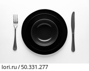 flat lay dark dinnerware cutlery. High resolution photo. flat lay dark dinnerware cutlery. High quality photo. Стоковое фото, агентство Ingram Publishing / Фотобанк Лори