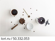 flat lay coffee cup with kettle empty mug. High resolution photo. flat lay coffee cup with kettle empty mug. High quality photo. Стоковое фото, агентство Ingram Publishing / Фотобанк Лори