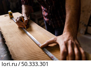 close up man working with wood. Стоковое фото, агентство Ingram Publishing / Фотобанк Лори