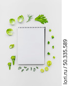 varieties chopped vegetables surrounding spiral notepad white backdrop. Стоковое фото, агентство Ingram Publishing / Фотобанк Лори